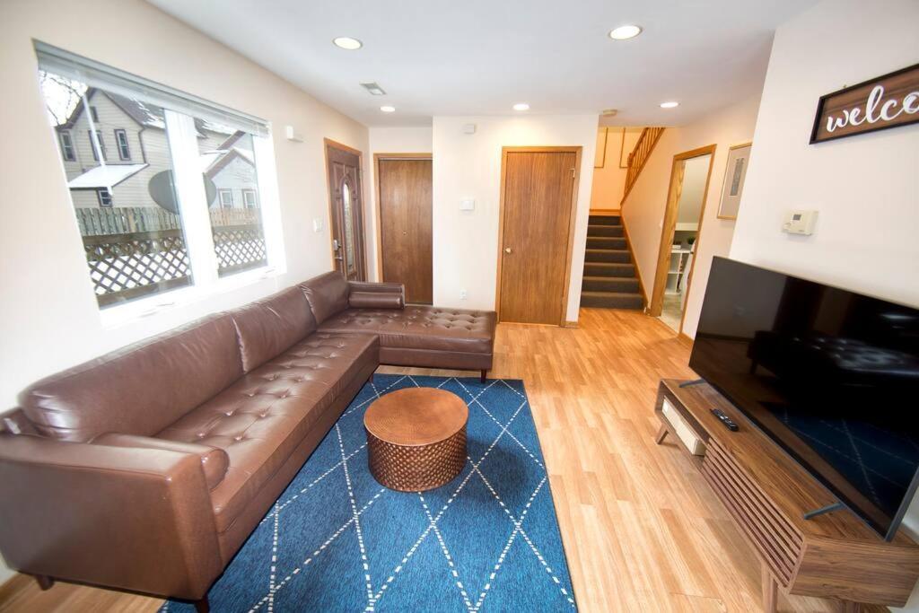 Tucked Away Off Brady - 4 Beds Apartment Milwaukee Exterior photo
